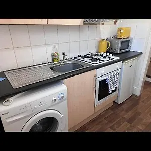 67,2 Colwick Road Ng2 4al Nottingham